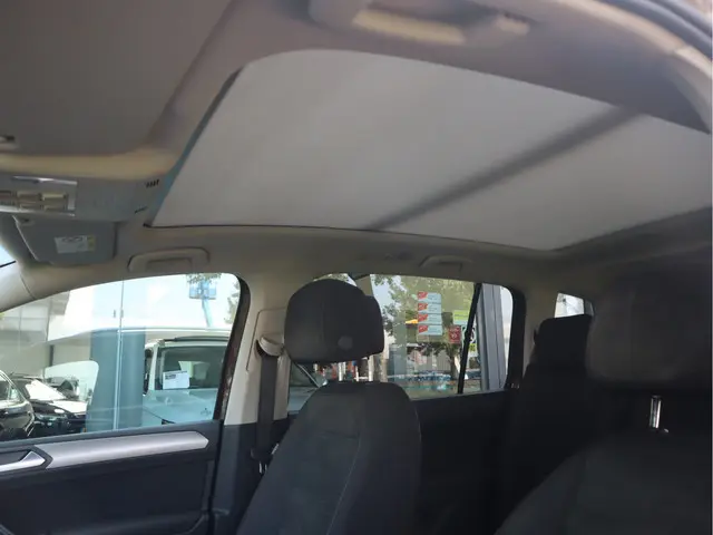 Volkswagen Touran 1.2 TSI Connected Series 2017 Benzine 29