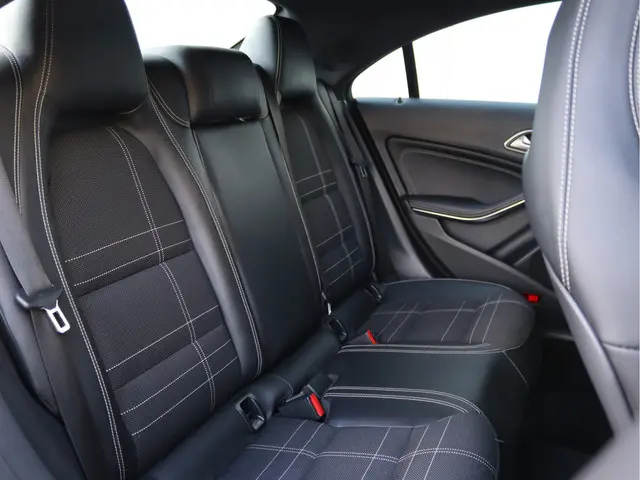 Mercedes-Benz CLA 200 Prestige 2013 Benzine 21