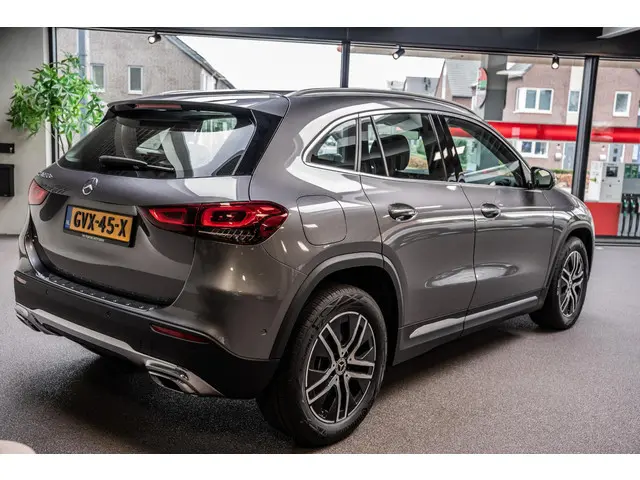 Mercedes-Benz GLA 2