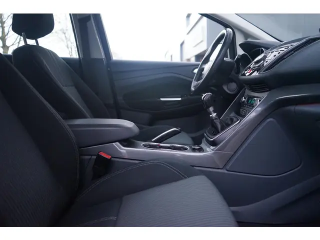 Ford C-MAX 1.0 Titanium 2013 Benzine 36