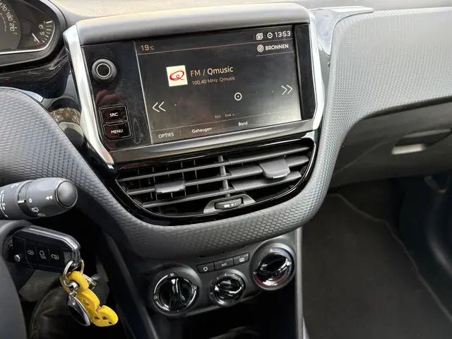 Peugeot 2008 1.2 PureTech Active 2019 Benzine 6