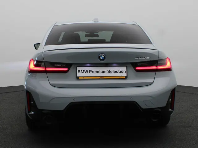 BMW 3 Serie Sedan 330e 2023 Hybride Benzine 5