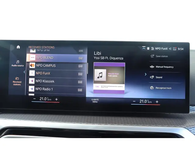 BMW 3 Serie Touring 318i 2024 Benzine 24