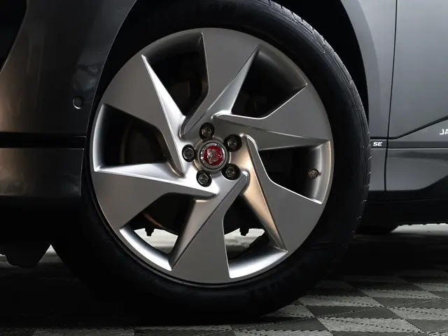 Jaguar I-PACE EV400 SE 90 kWh Aut- 2018 Elektrisch 25