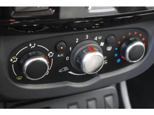 Dacia Duster 1.2 TCe 4x2 Blackshadow 2017 Benzine 18