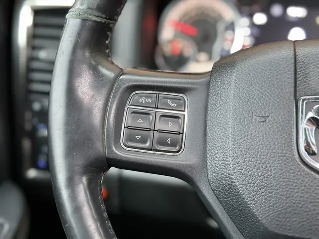 Dodge Ram 1500 5.7 V8 4x4 Quad Cab 6'4 Sport 2018 LPG/Gas 13