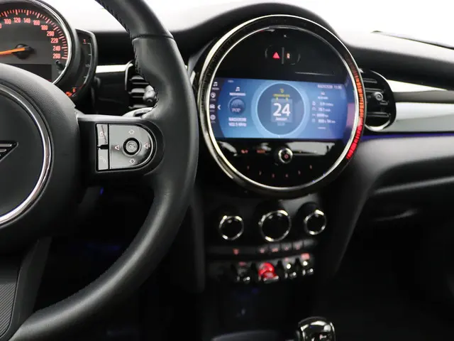 MINI 5-Deurs Cooper 2024 Benzine 14