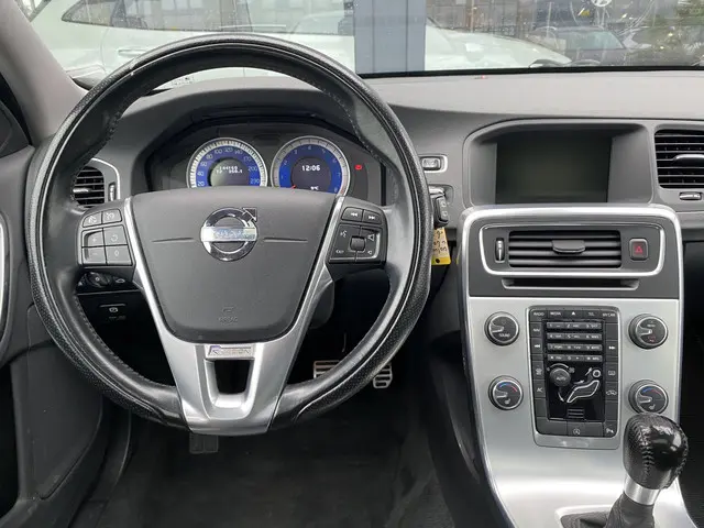 Volvo V60 1.6 T3 R-Design 2013 Benzine 12