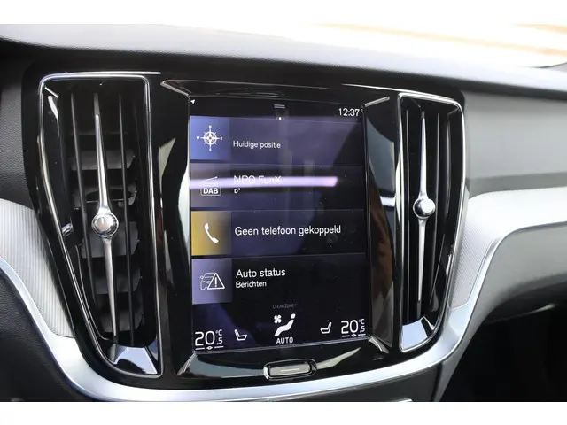 Volvo V60 T8 Recharge AWD R-Design 2022 Hybride Benzine 30