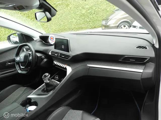 Peugeot 3008 1.2 PureTech Allure 2018 Benzine 23