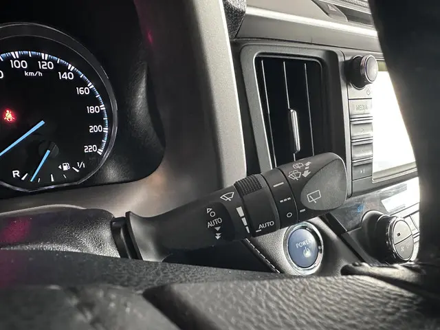 Toyota RAV4 2.5 Hybrid AWD Style 2016 Hybride Benzine 18