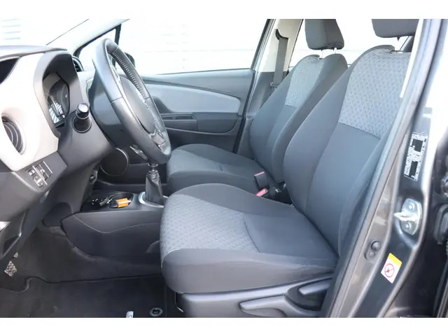 Toyota Yaris 1.3 VVT-i Aspiration, 2015 Benzine 11