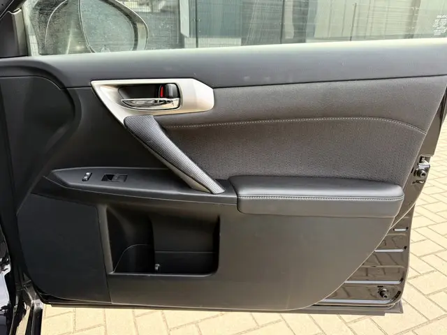 Lexus CT 200h Business Line 2018 Hybride Benzine 17