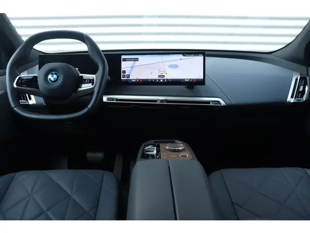 BMW iX M60 2023 Elektrisch 11