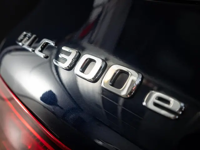 Mercedes-Benz GLC 300e 4MATIC 2020 Hybride Benzine 12