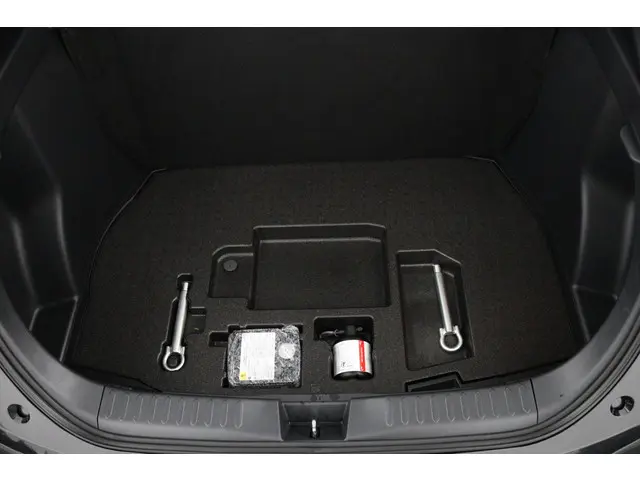 Toyota C-HR 1.8 Hybrid 140 Dynamic 2024 Hybride Benzine 32