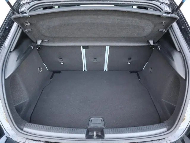 Mercedes-Benz A-Klasse 180 Business Line 2023 Benzine 7