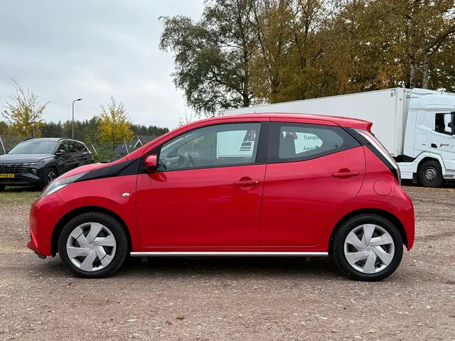 Toyota Aygo 1.0 VVT-i x-play/SIDE BARS 2015 Benzine 3