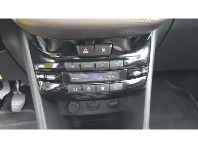 Peugeot 2008 1.2 VTi Allure Pack Premium Plus 2014 Benzine 31