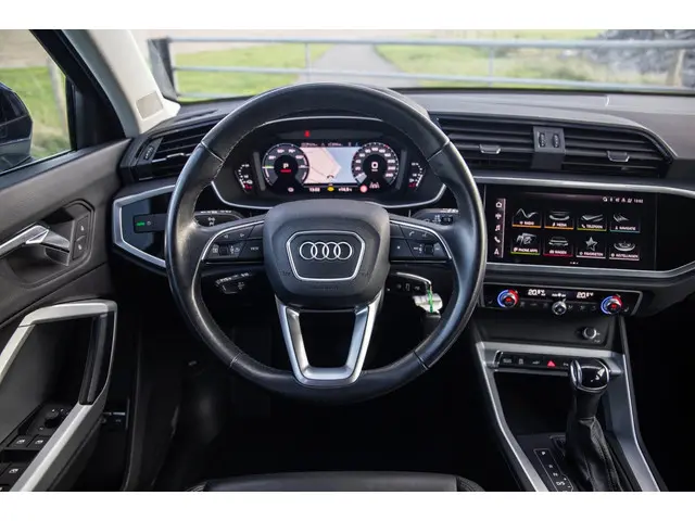 Audi Q3 45 TFSI e edition 2021 Hybride Benzine 22