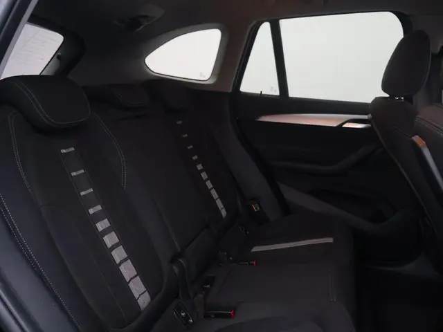 BMW X1 sDrive20i High Executive 2020 Benzine 16