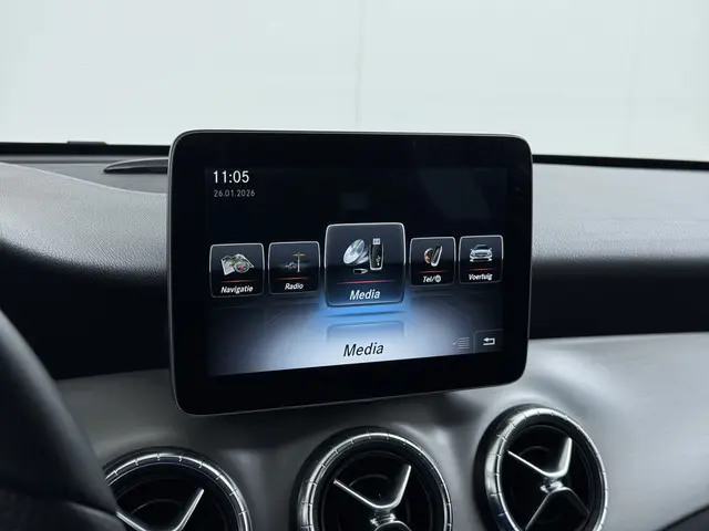 Mercedes-Benz CLA 180 AMG line 2016 Benzine 24