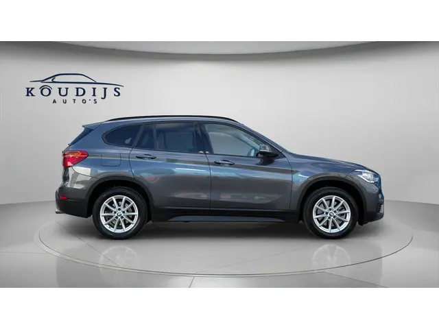 BMW X1 SDrive20i Executive, 1ste eigenaar 2017 Benzine 7