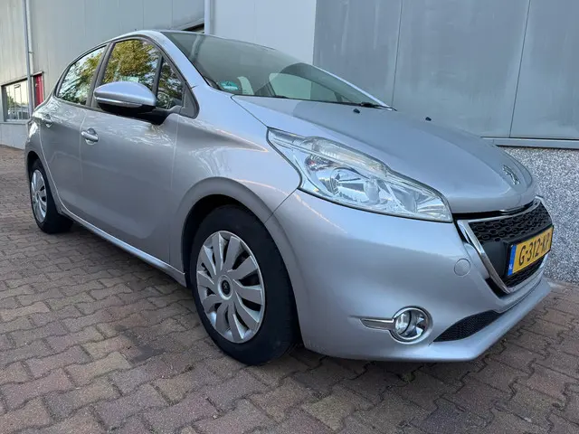 Peugeot 208 1.4 VTi Access ( AIRCO + 5 DRS ) 2012 Benzine 2