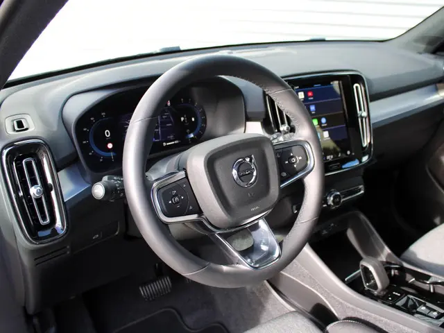 Volvo XC40 2.0 B4 Plus Dark 2025 Benzine 9