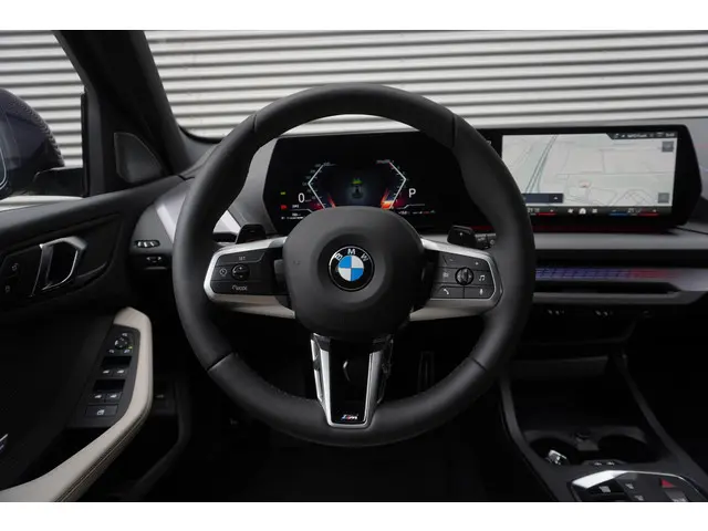 BMW 1 Serie 5-deurs 120 2025 Benzine 7