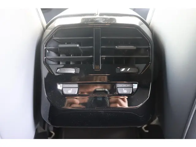 BMW iX xDrive45 2025 Elektrisch 16
