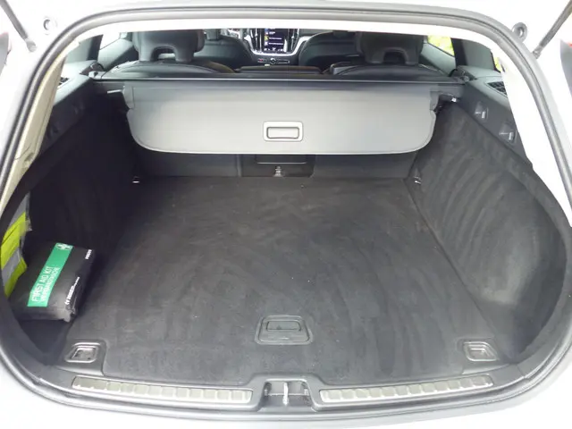 Volvo V60 B3 Momentum Advantage 2021 Benzine 15