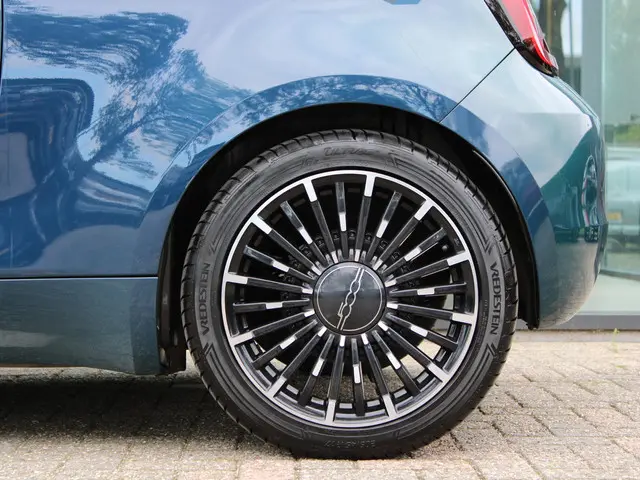 Fiat 500 3+1 La Prima 42 kWh 2023 Elektrisch 27