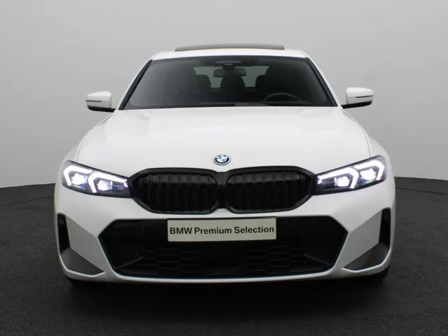 BMW 3 Serie Sedan 330e 2024 Hybride Benzine 3