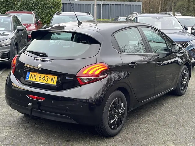 Peugeot 208 1.2 PureTech Blue Lion 2017 Benzine 3