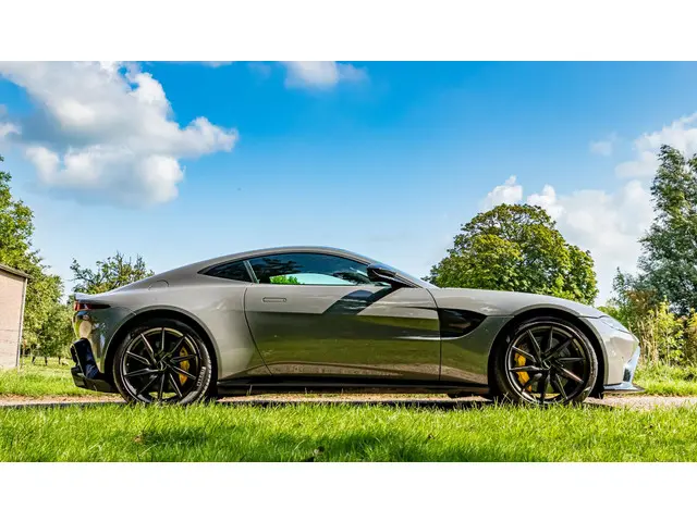 Aston Martin V8 Vantage 4.0 2018 Benzine 72