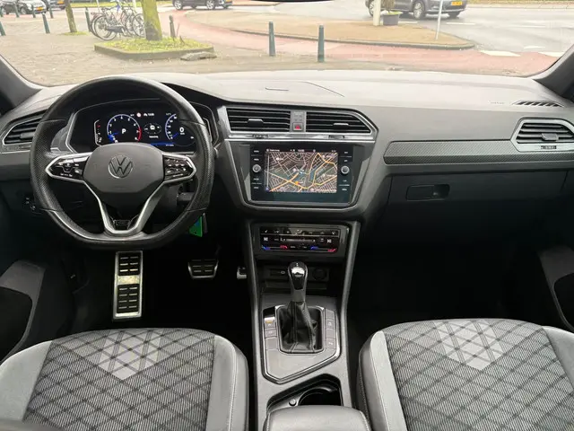 Volkswagen Tiguan 1.5 TSI R-Line Pano 2022 Benzine 19