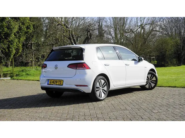 Volkswagen e-Golf 2