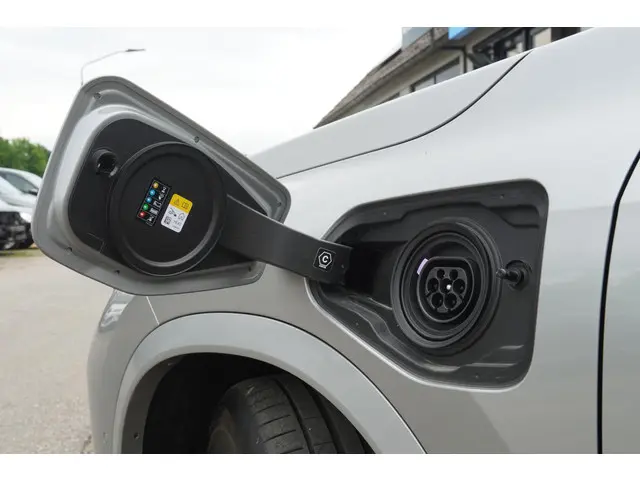 BMW X1 xDrive25e 2024 Hybride Benzine 7