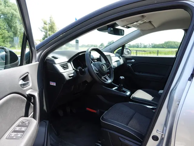 Renault Captur 1.0 TCe 90PK Intens 2022 Benzine 4