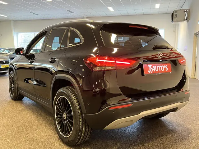 Mercedes-Benz GLA 180 2021 Benzine 3