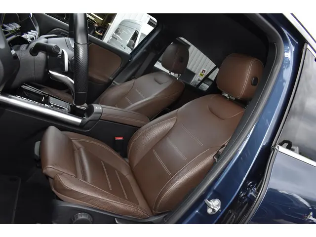 Mercedes-Benz GLA 250 e AMG Line 2022 Hybride Benzine 10