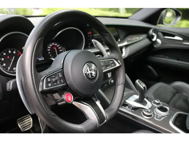 Alfa Romeo Stelvio 2.9 V6 AWD Quadrifoglio 2020 Benzine 8