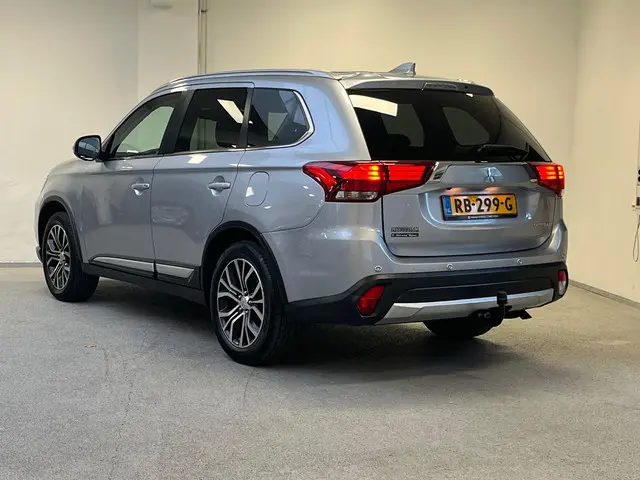 Mitsubishi Outlander 2