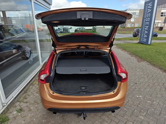 Volvo V60 T3 200pk Momentum Automaat 2012 Benzine 25