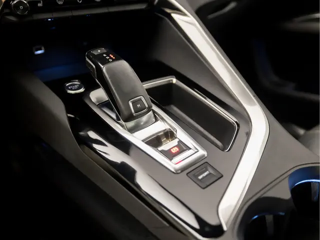 Peugeot 3008 1.6 e-THP GT Line 2017 Benzine 12