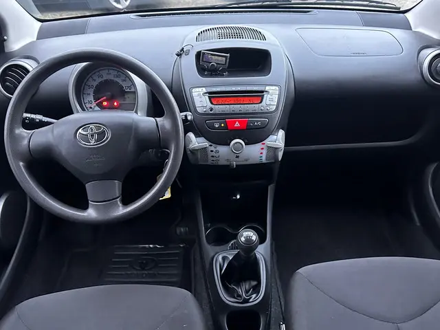 Toyota Aygo 1.0 VVT-i Now 2014 Benzine 11