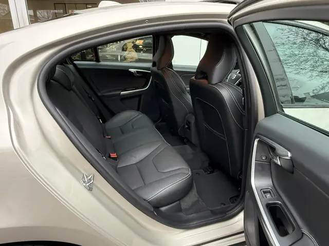 Volvo S60 1.5 T3 Polar+ Dynamic Aut. 2018 Benzine 38