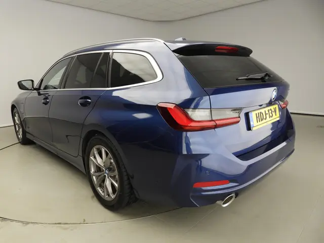 BMW 3 Serie Touring 320e 2023 Hybride Benzine 51
