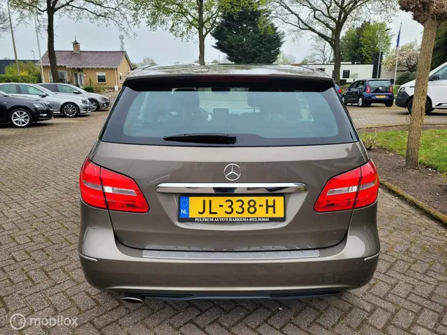 Mercedes-Benz B-Klasse 180, clima, navi. 2012 Benzine 4